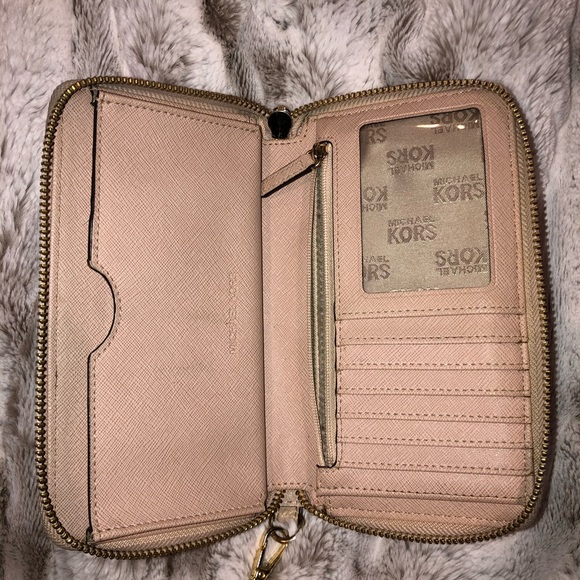 MICHAEL KORS Wallet With Strap - Picture 4 of 5